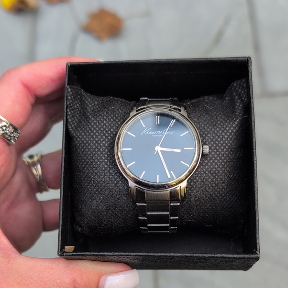 Kenneth Cole New York Silvertone Unisex Watch With Black Face. 8 Inch - Picture 1 of 6